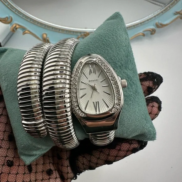 Luxury Serpenti Elegant Gold Wrap Women's Watch - Picture 8 of 17